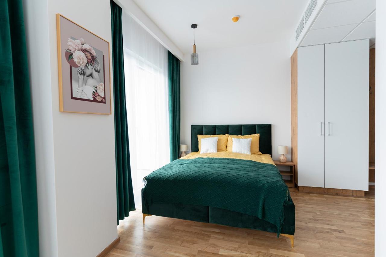Apartamenty Wola Tower Warszawa Exteriör bild