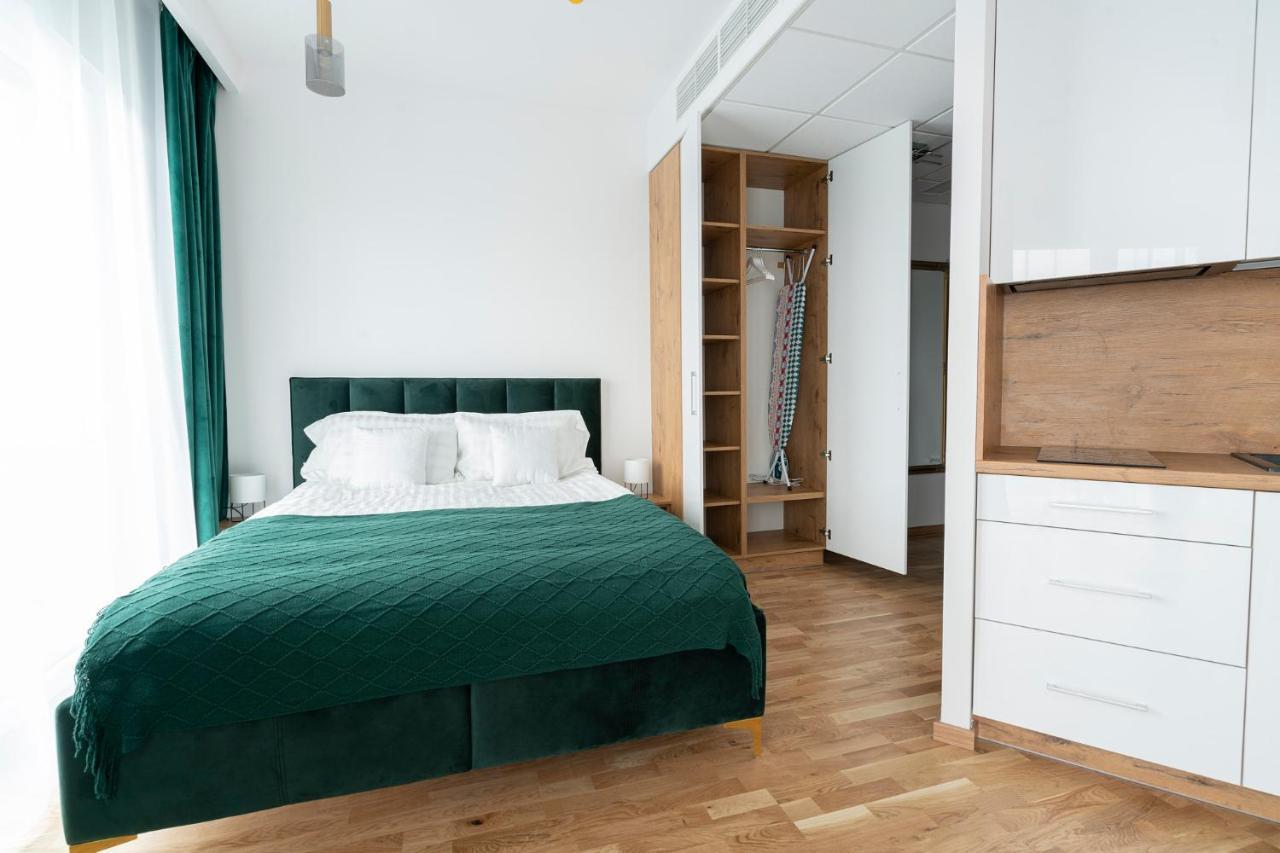 Apartamenty Wola Tower Warszawa Exteriör bild