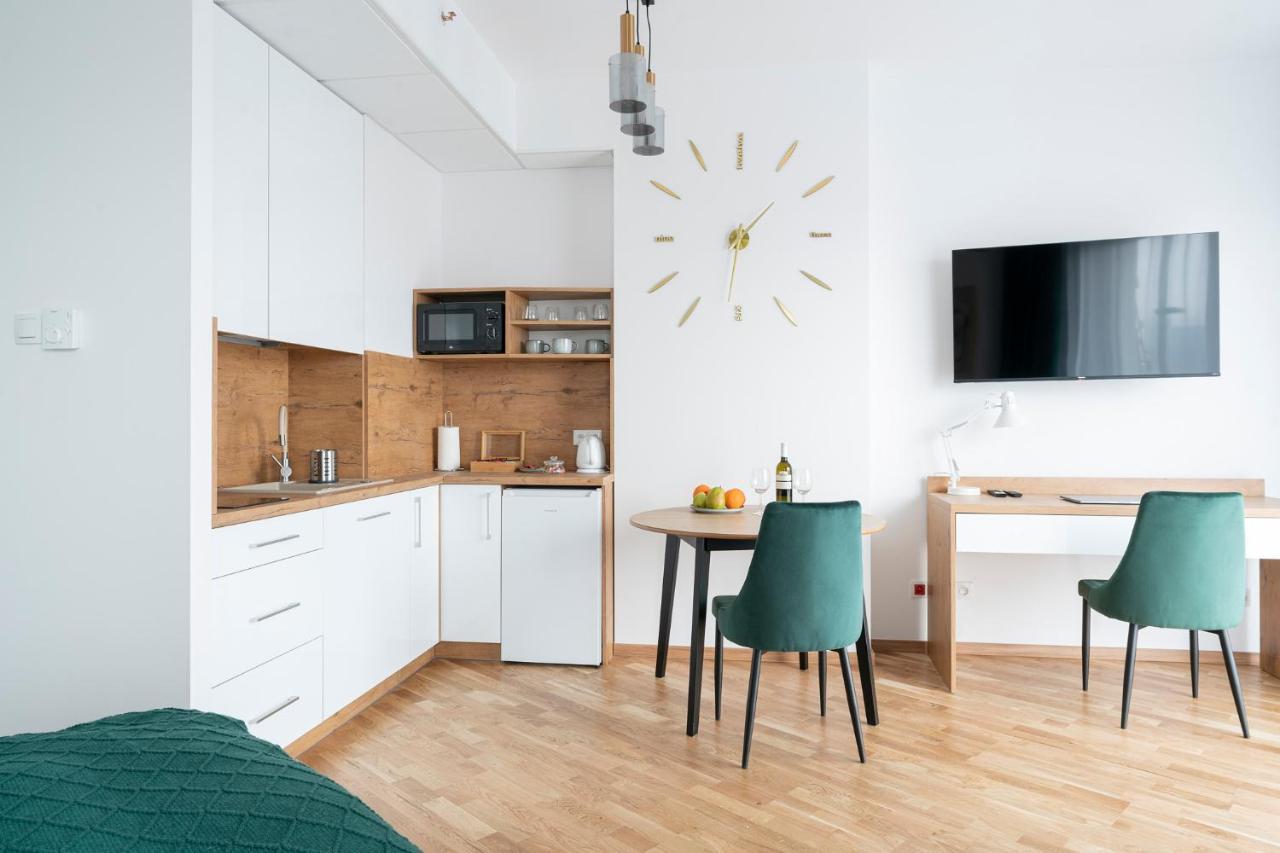 Apartamenty Wola Tower Warszawa Exteriör bild