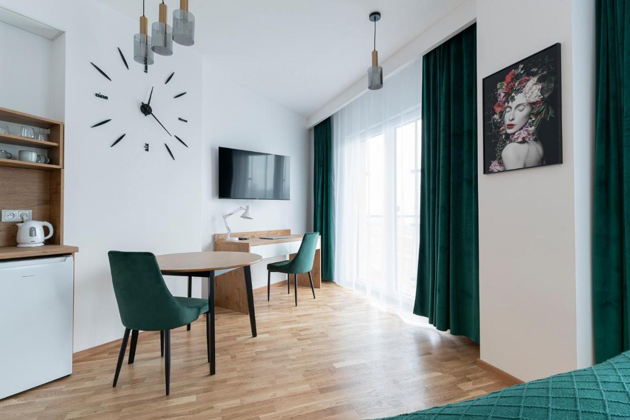 Apartamenty Wola Tower Warszawa Exteriör bild