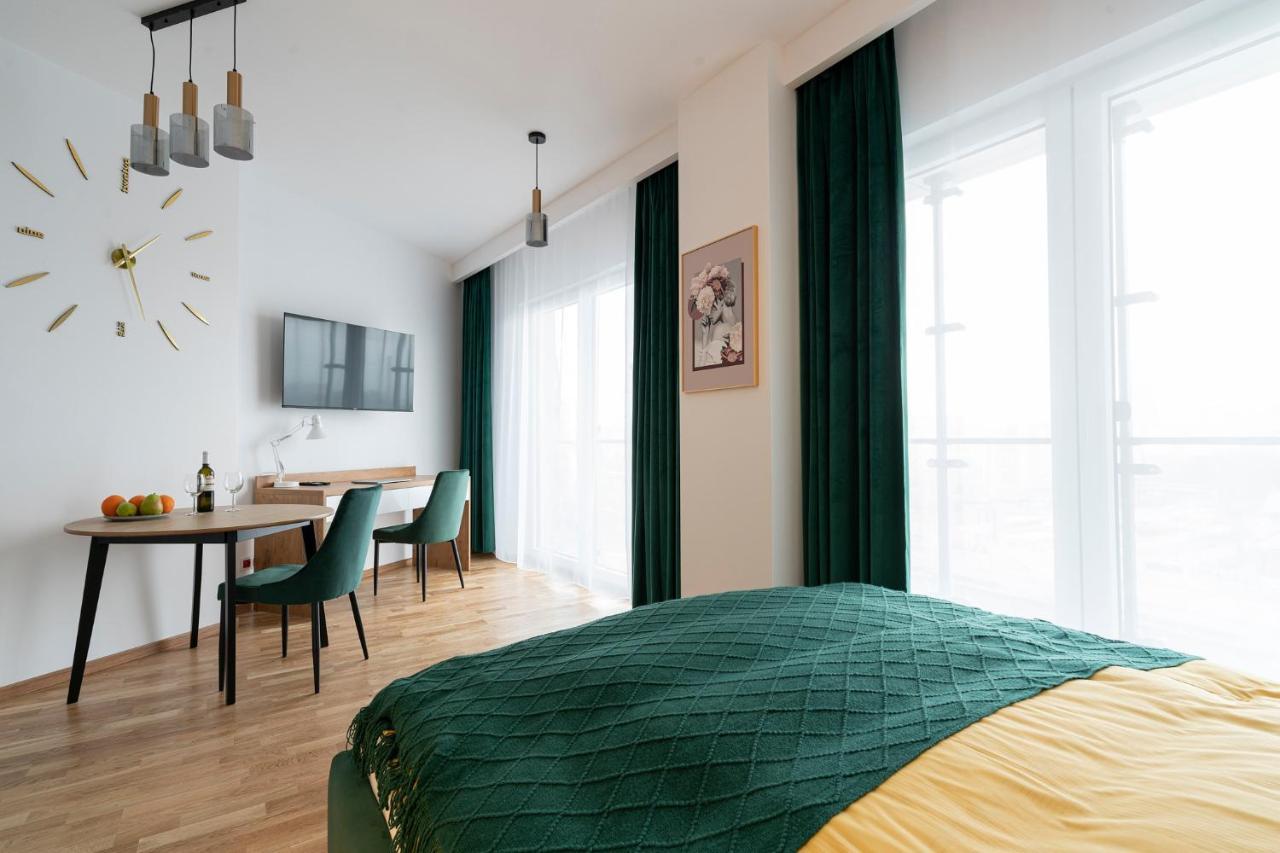 Apartamenty Wola Tower Warszawa Exteriör bild