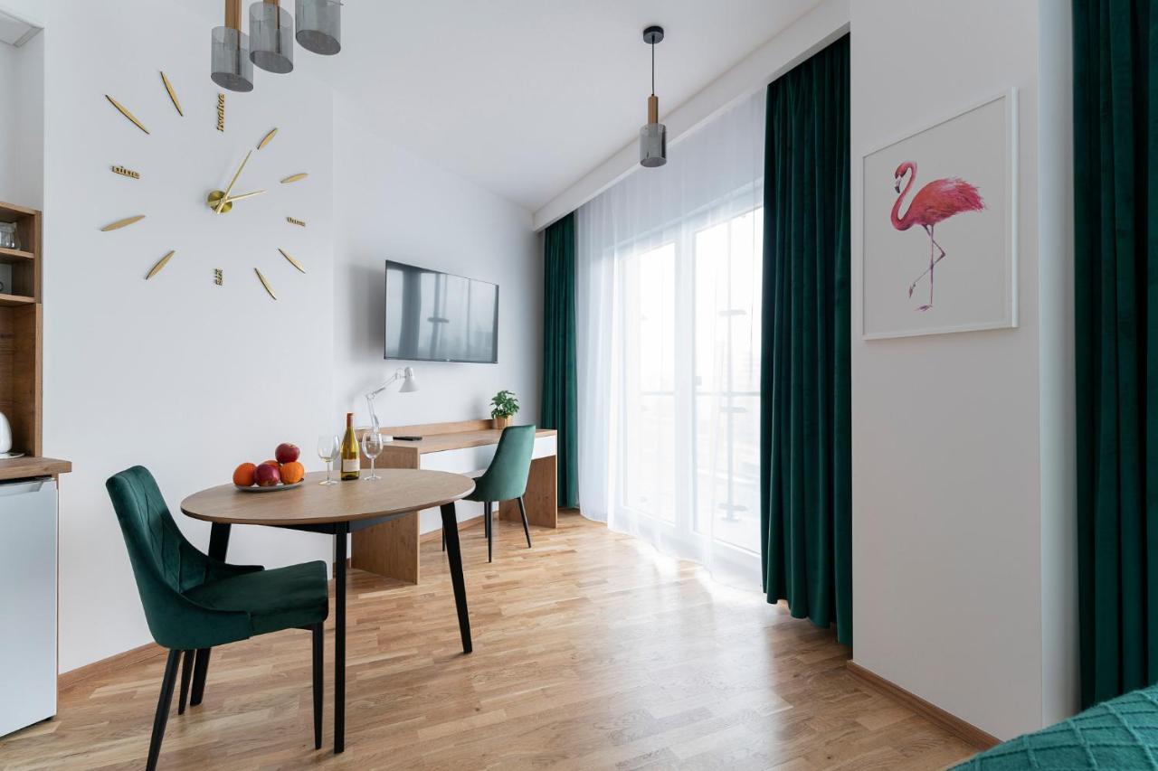 Apartamenty Wola Tower Warszawa Exteriör bild