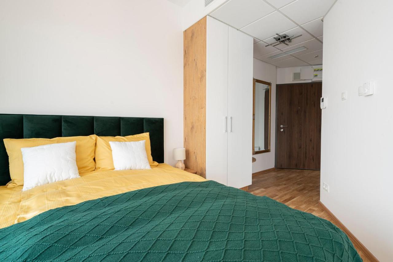 Apartamenty Wola Tower Warszawa Exteriör bild
