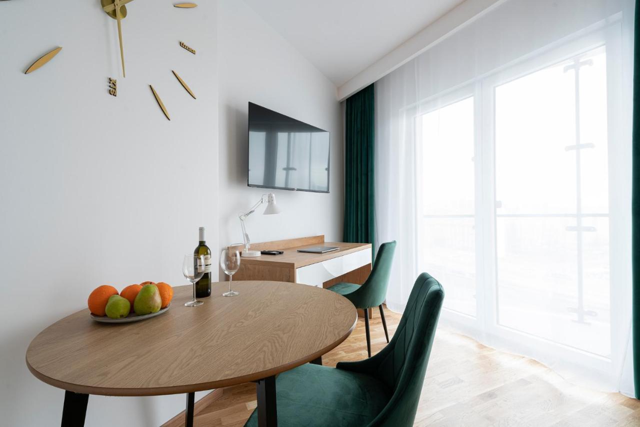 Apartamenty Wola Tower Warszawa Exteriör bild