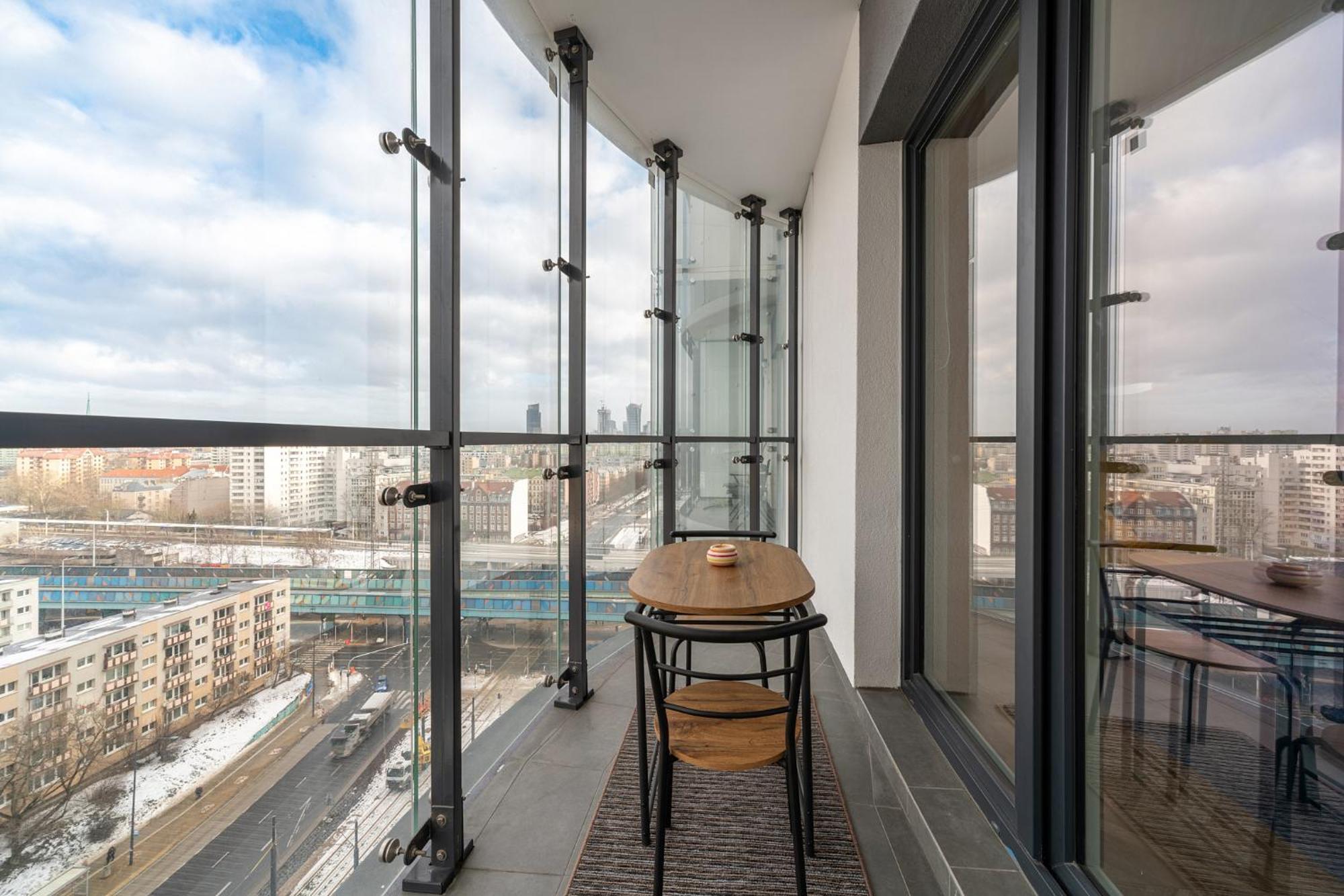 Apartamenty Wola Tower Warszawa Exteriör bild