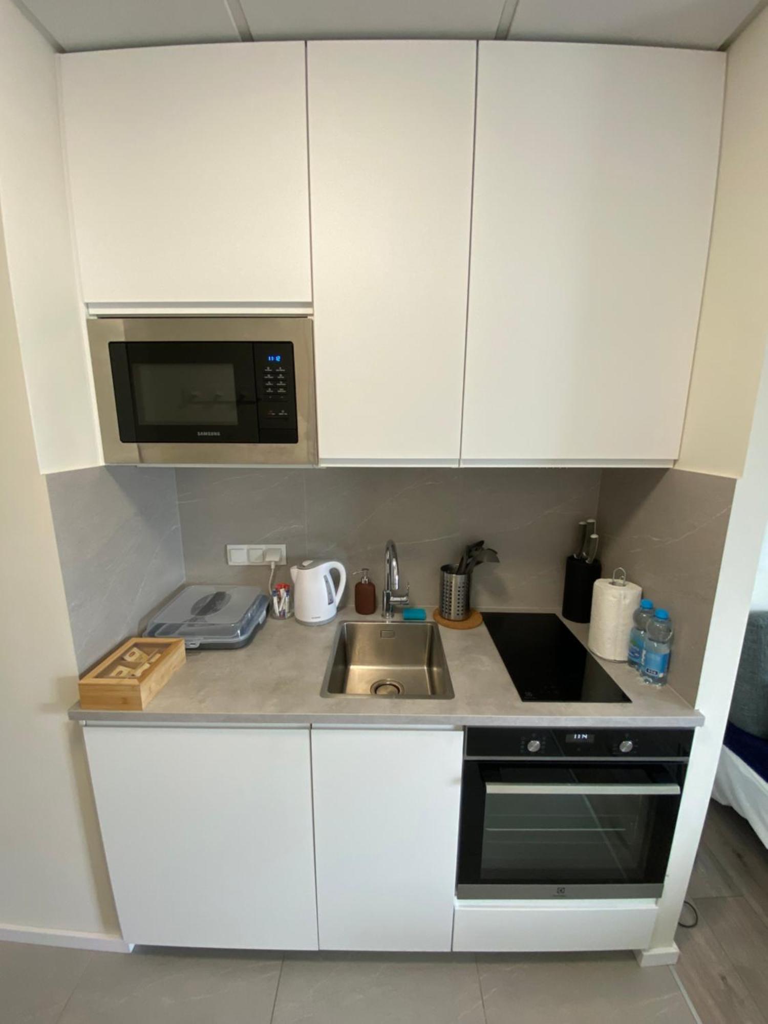 Apartamenty Wola Tower Warszawa Exteriör bild