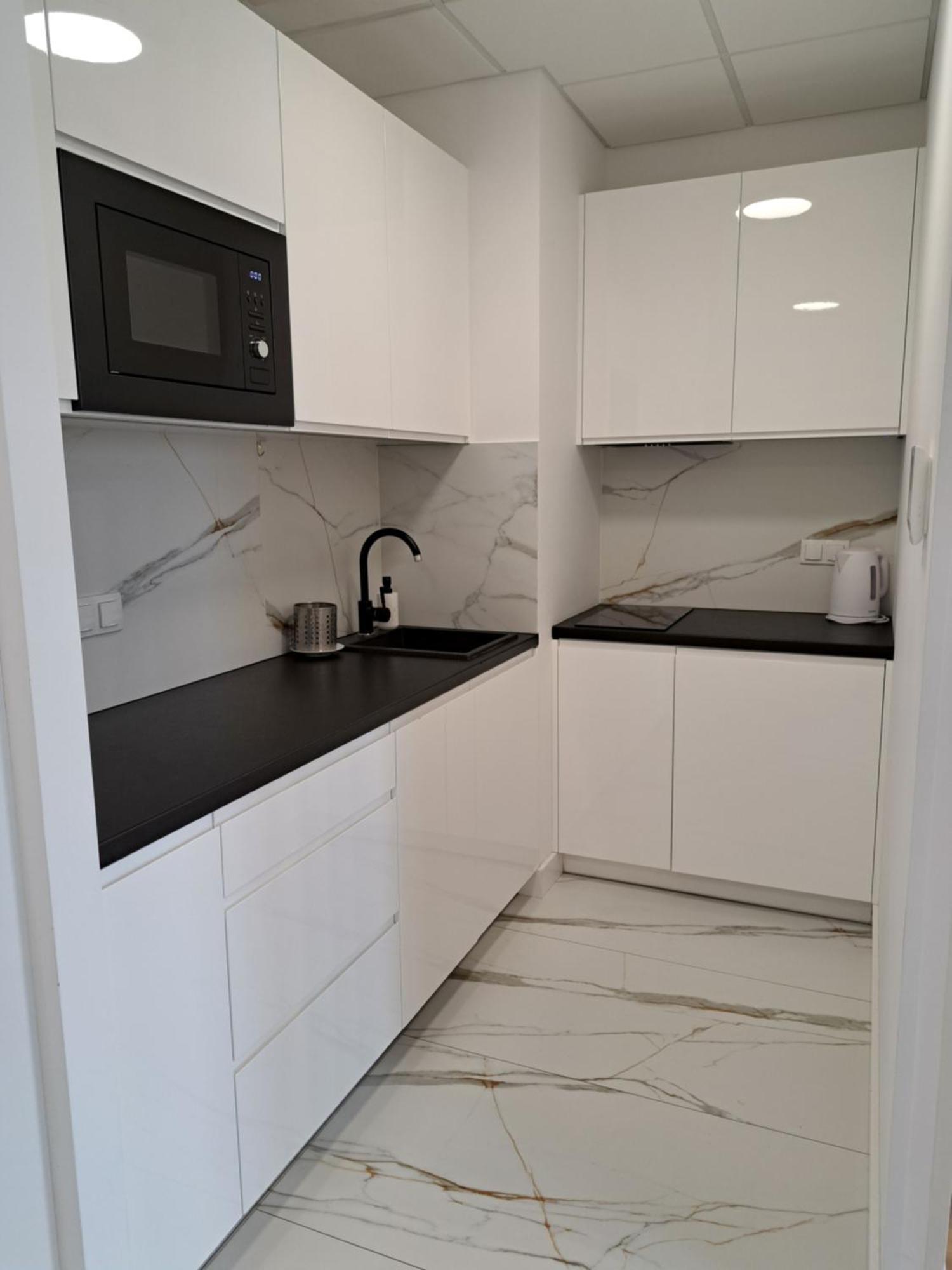 Apartamenty Wola Tower Warszawa Exteriör bild