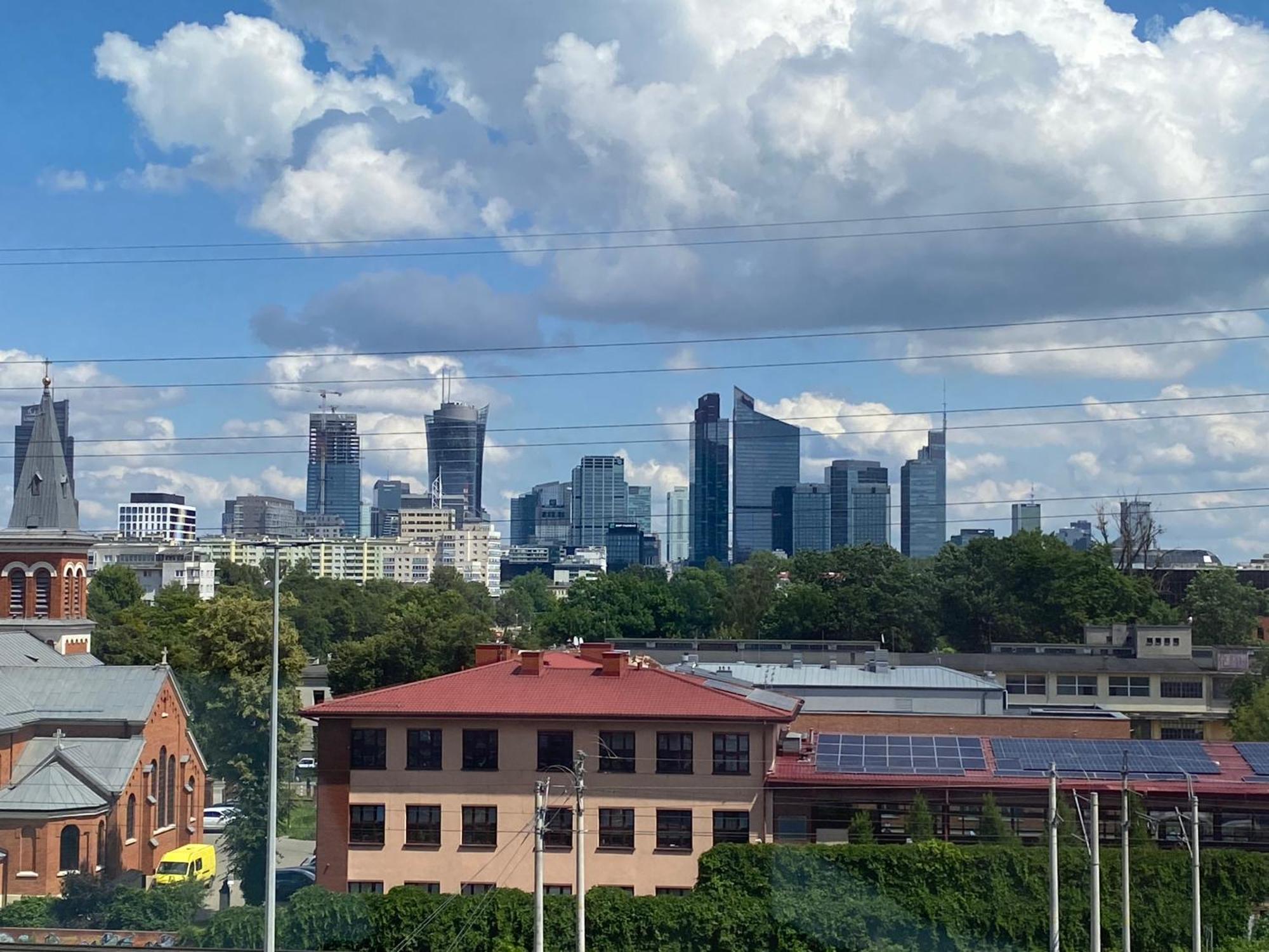 Apartamenty Wola Tower Warszawa Exteriör bild