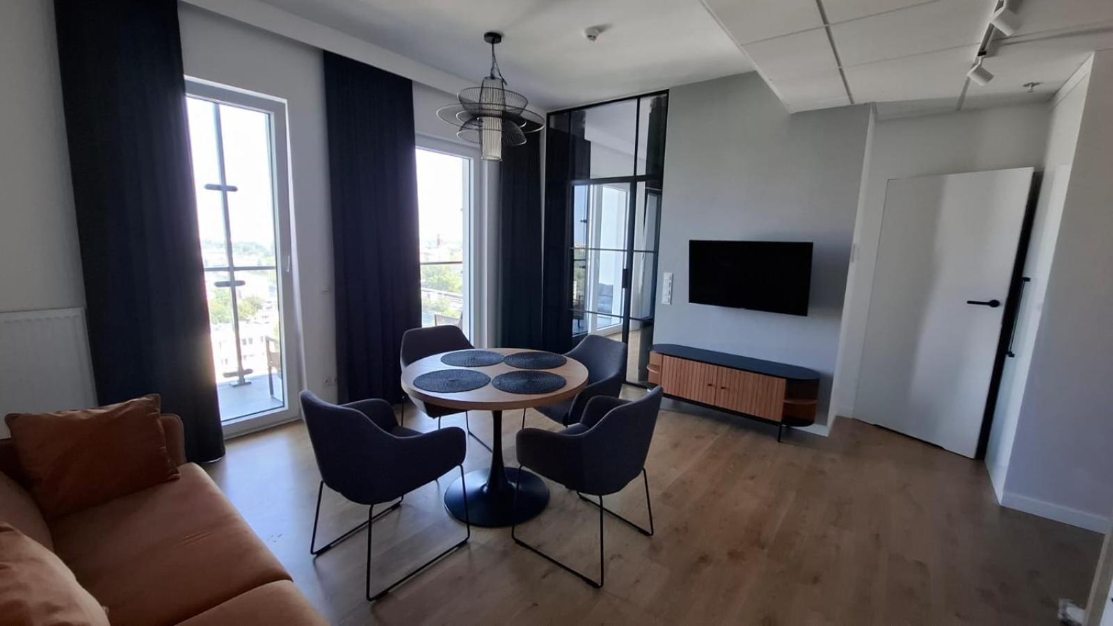 Apartamenty Wola Tower Warszawa Exteriör bild
